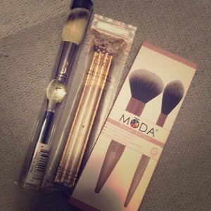 brand name brushes NEVER USED !!!!